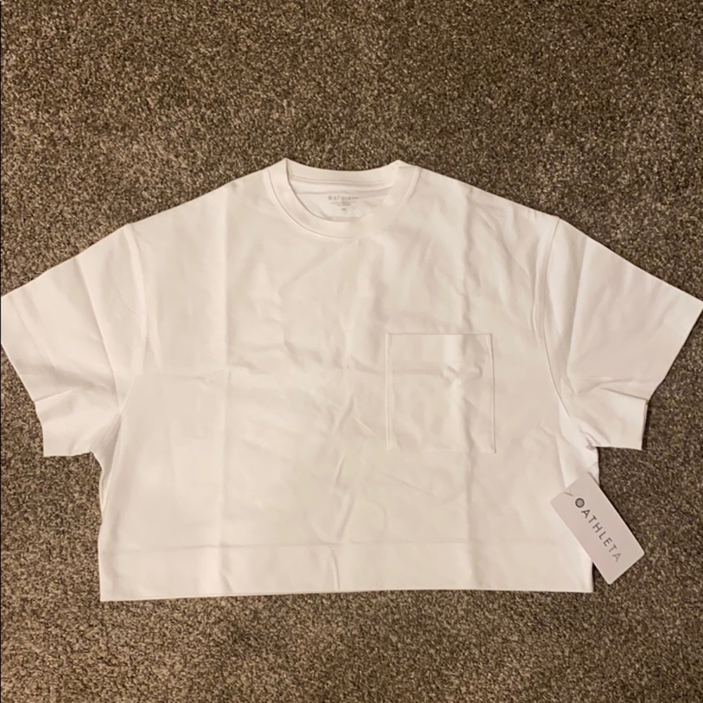 White cropped Athleta tee.
